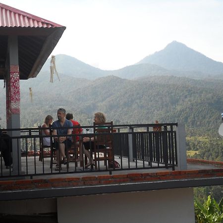 One Homestay And Warung Мундук Екстер'єр фото