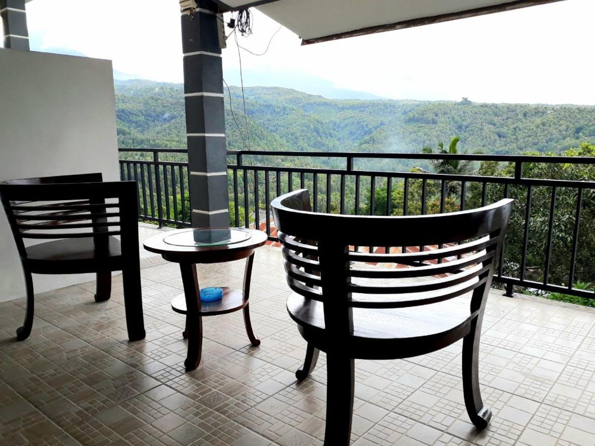 One Homestay And Warung Мундук Екстер'єр фото