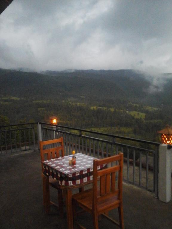 One Homestay And Warung Мундук Екстер'єр фото