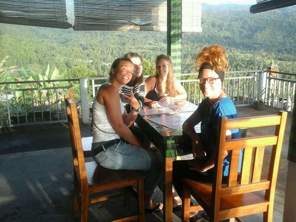 One Homestay And Warung Мундук Екстер'єр фото